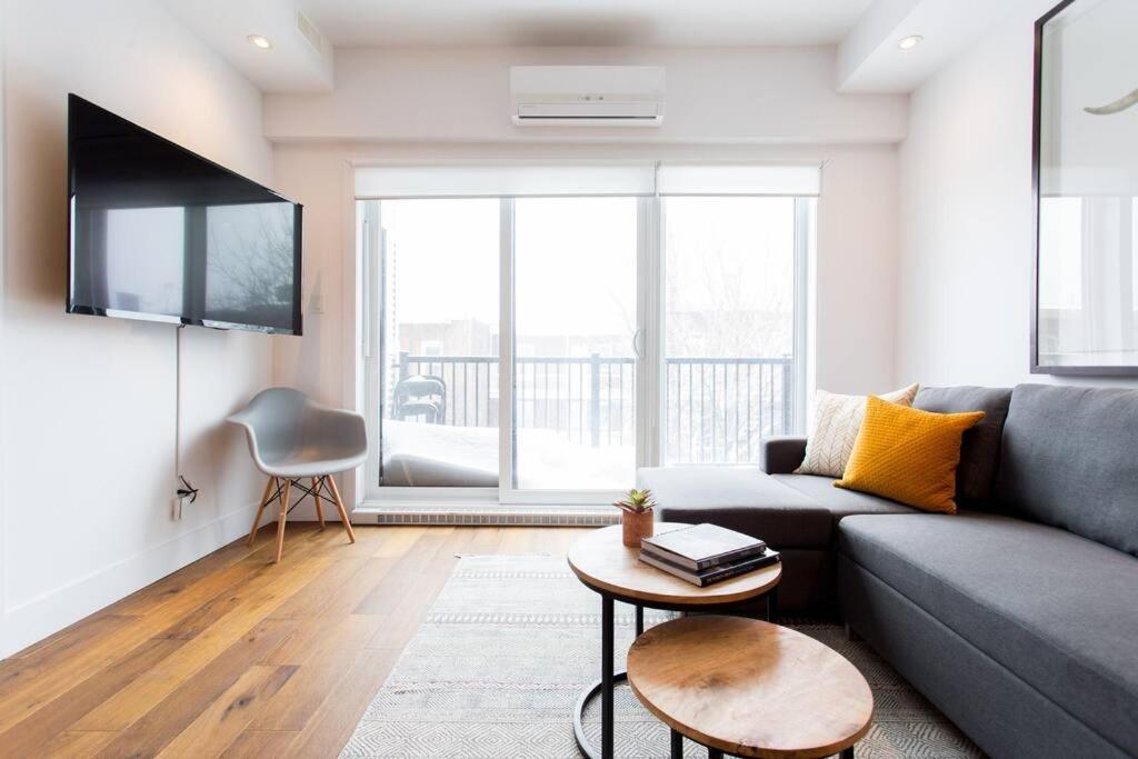 Sleek Condo In The Heart Of Little Italy By Den Stays Μόντρεαλ Εξωτερικό φωτογραφία