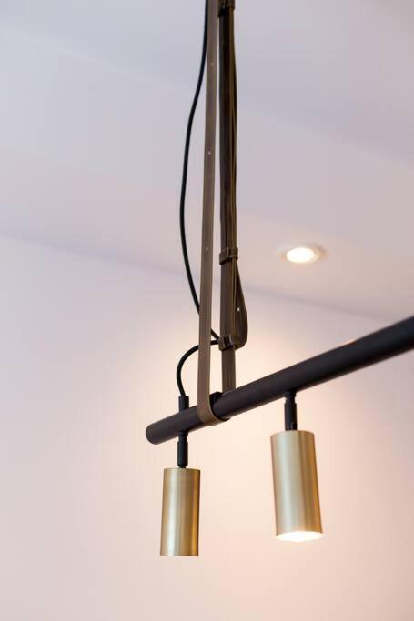 Sleek Condo In The Heart Of Little Italy By Den Stays Μόντρεαλ Εξωτερικό φωτογραφία