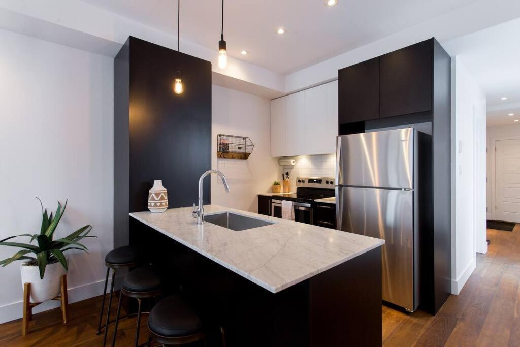 Sleek Condo In The Heart Of Little Italy By Den Stays Μόντρεαλ Εξωτερικό φωτογραφία
