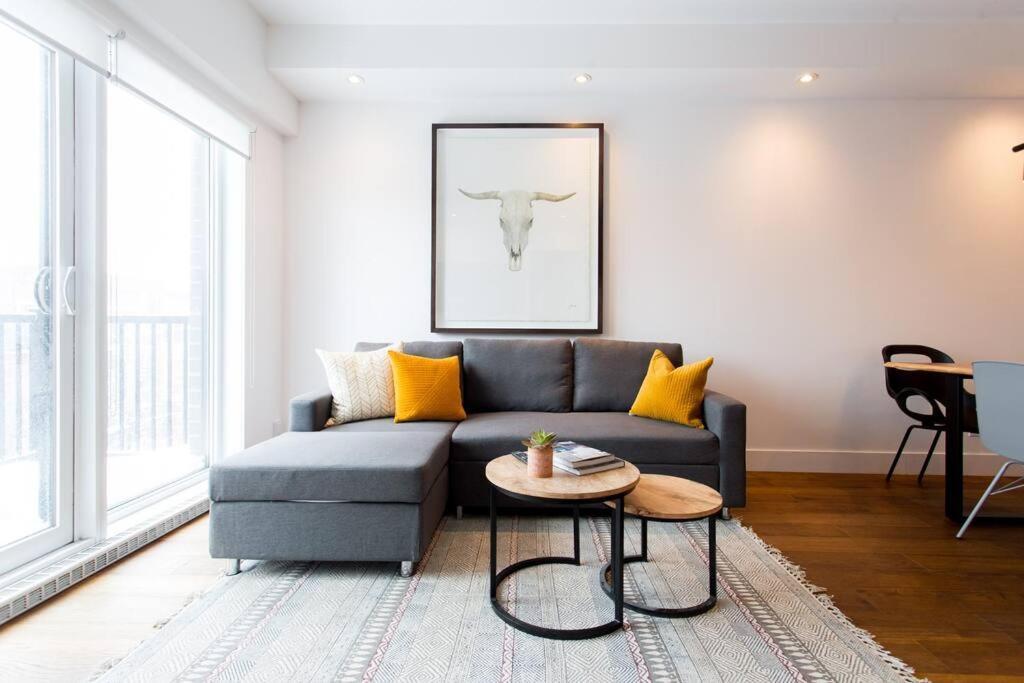 Sleek Condo In The Heart Of Little Italy By Den Stays Μόντρεαλ Εξωτερικό φωτογραφία