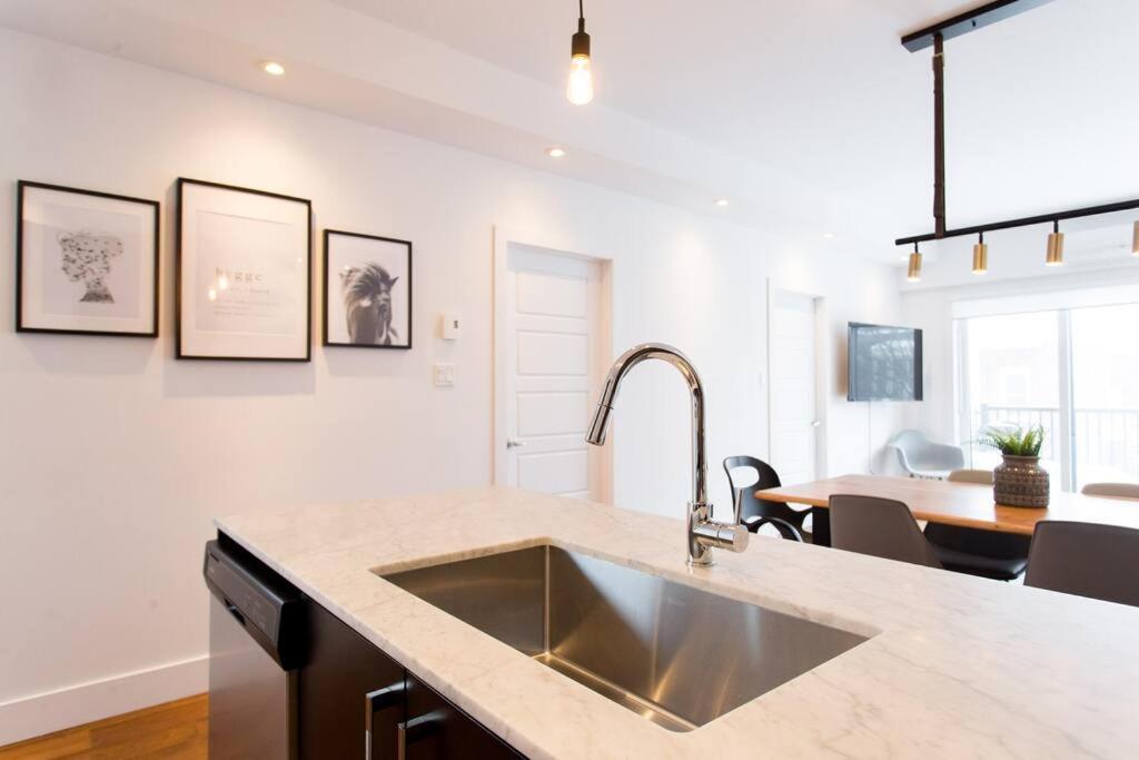 Sleek Condo In The Heart Of Little Italy By Den Stays Μόντρεαλ Εξωτερικό φωτογραφία